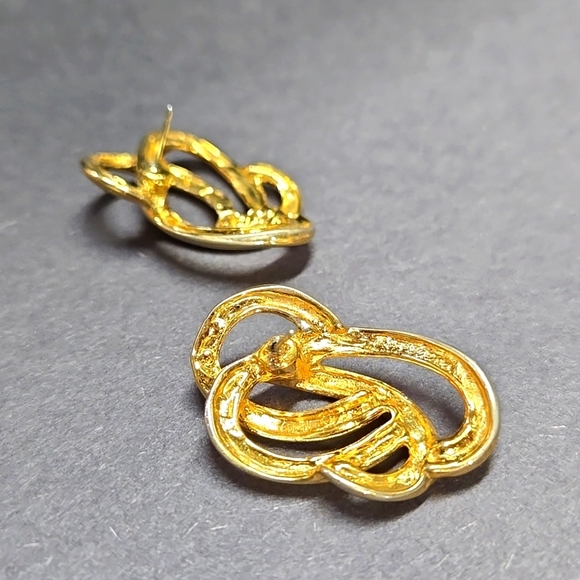vintage gold tone earrings - Picture 4 of 16